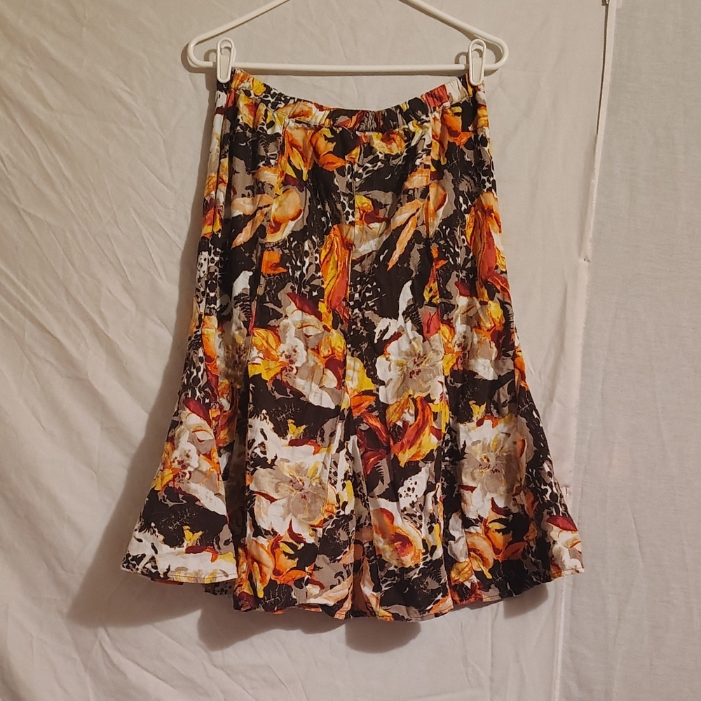 Ladies Size 10 Floral A-Line Skirt - Picture 2 of 3